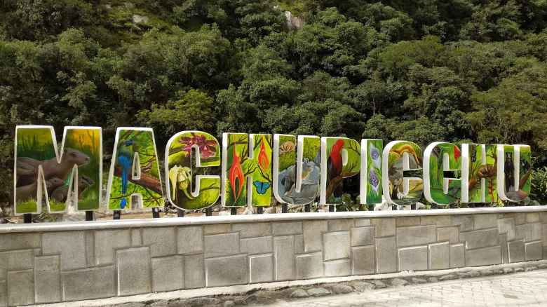 A Machu Picchu sign.