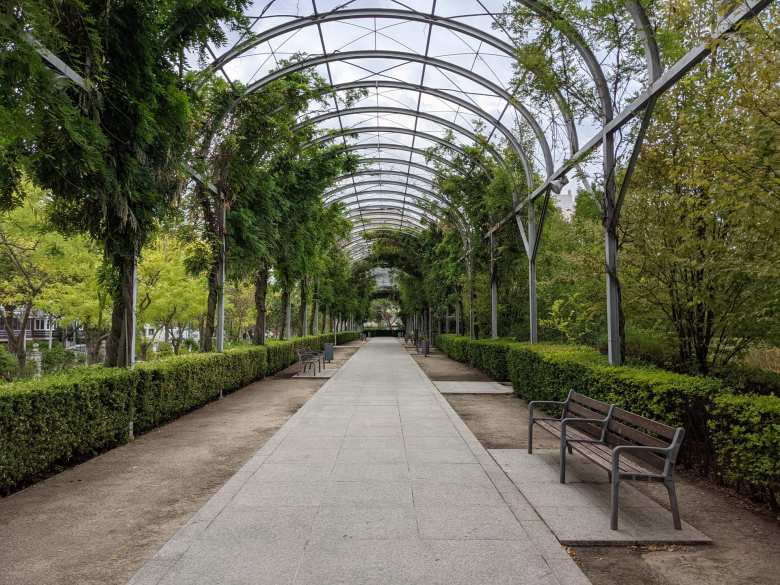 Cuarto Deposito: a park in the Charmatín district of Madrid with rose gardens and plenty of benches.