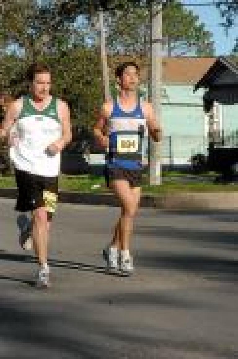 Still running together... Photo: marathonfoto.com. Still running together... Photo: marathonfoto.com.