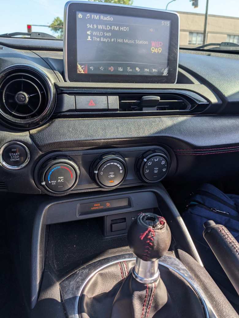 middle dashboard of Mazda MX-5 Miata