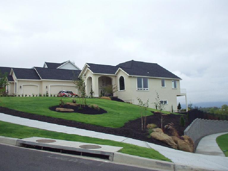 Another nice home, this one with a new Mini! This home is probably worth $700-800k.