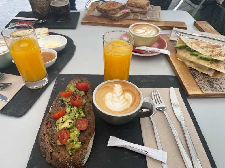 Breakfast with Andrea, Angela and Carlos.