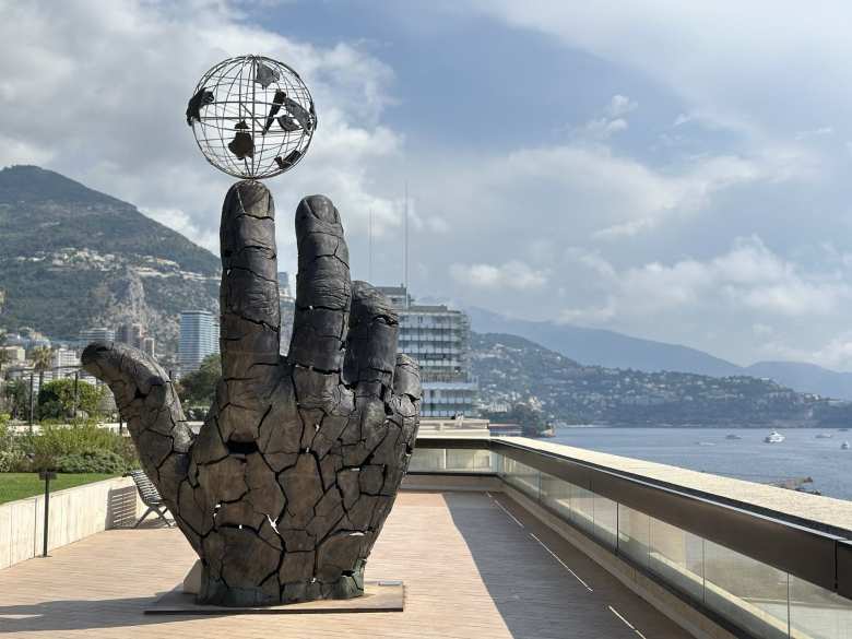 A hand statue near Port Hercules.