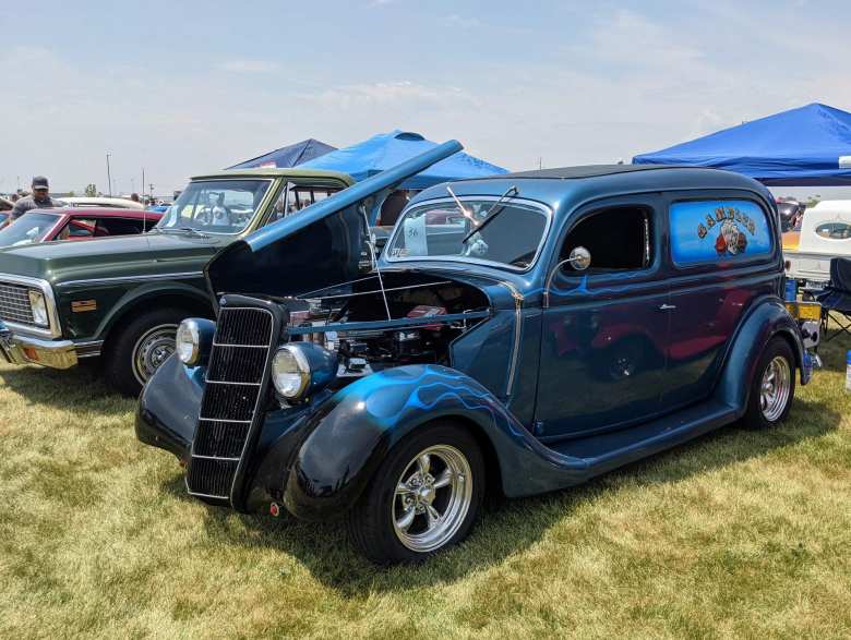 A blue 1930s coupe with "Gambler" on the window.