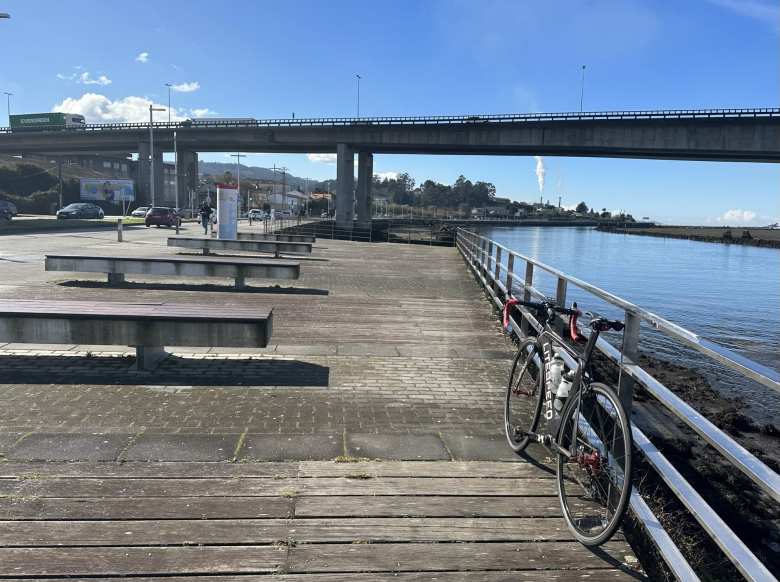 My Litespeed Archon C2 on the esplanade along Avenida de Marin in Pontevedra.