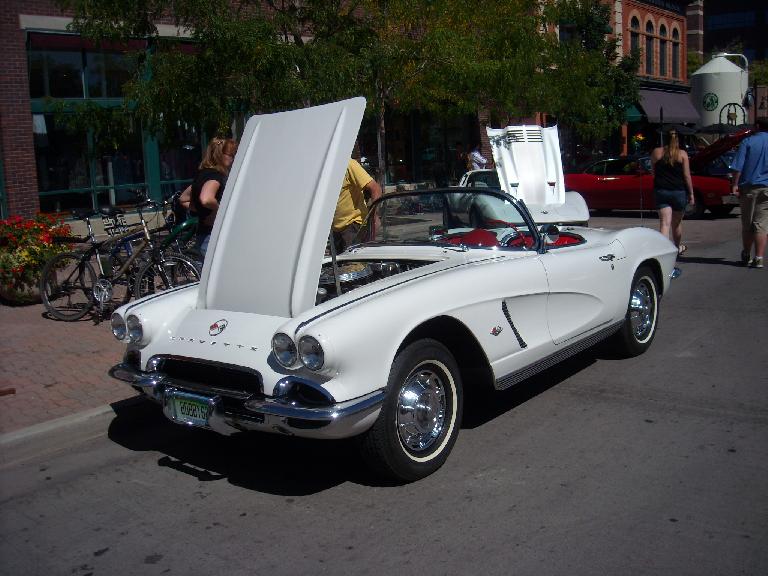 My favorite car of the show: a 50s Corvette. My favorite car of the show: a 50s Corvette.
