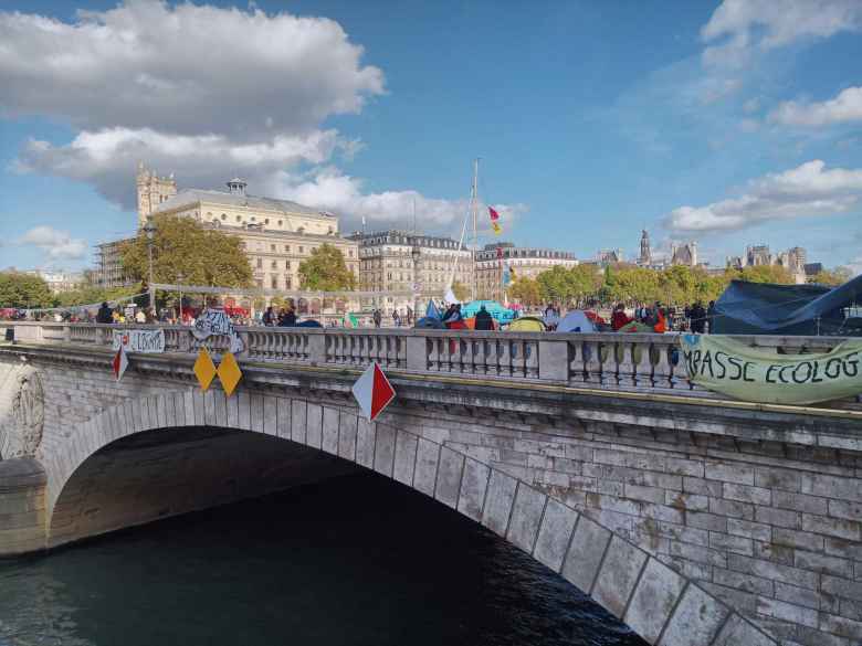 Some sort of peaceful protest was going on at the Pont au Change.