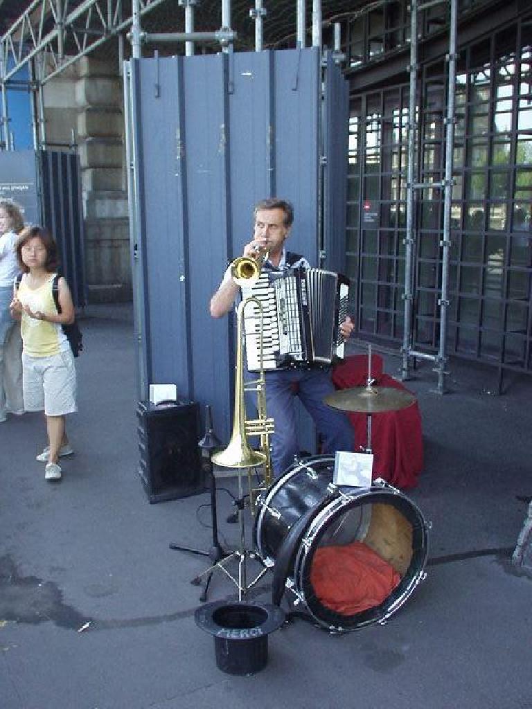 [Orsay Museum] Outside the Musee d'Orsay (Orsay Museum) was what must have been the most talented musician in the world... a guy playing the trombone, accordian, symbols, and drums, all at the same time!