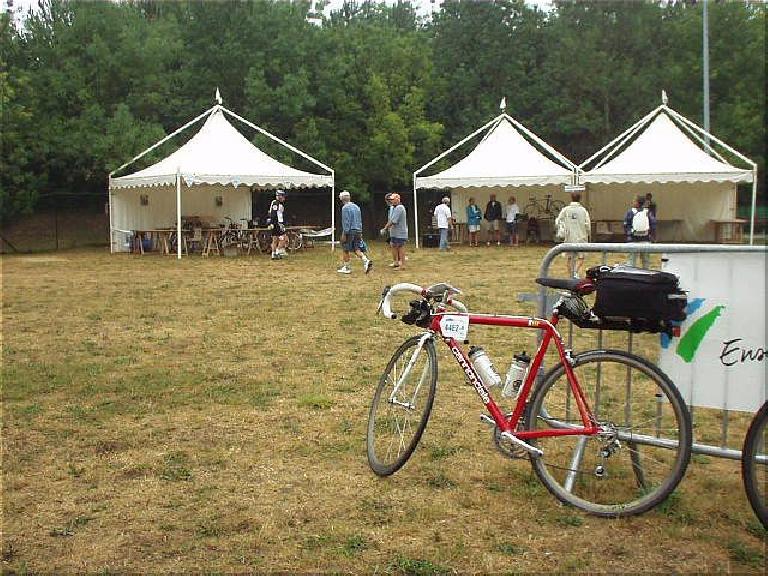 [Post-Prologue at Paris-Breset-Paris] Canny all set to go while I munched on a delicious sandwich jambon burre (ham & butter).