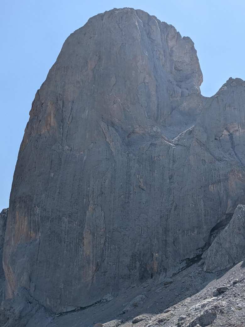 There were several rock climbers climbing the crag Urriellu.
