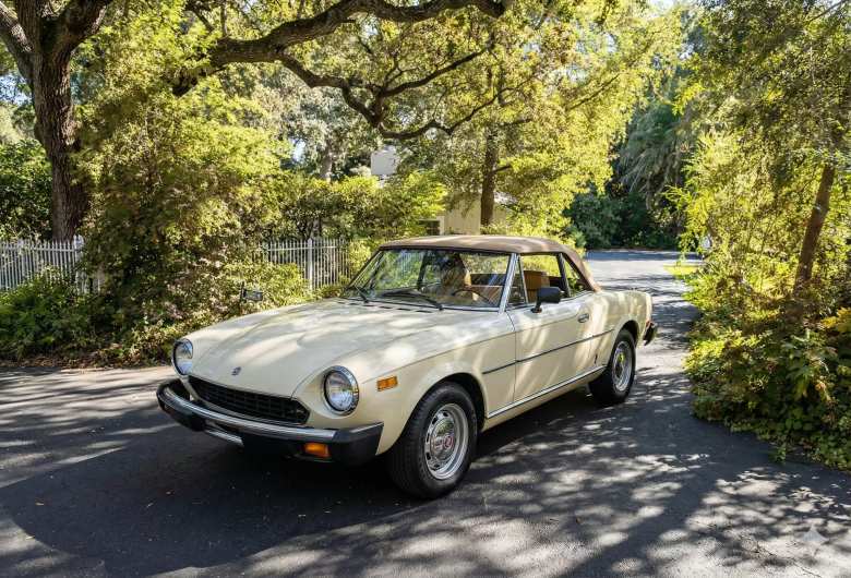 This AI rendering by Gemini is exactly how I remembered a mid-1980s Pininfarina Spider Azzurra sitting on the driveway of the "California Cooler" house in Stockton.