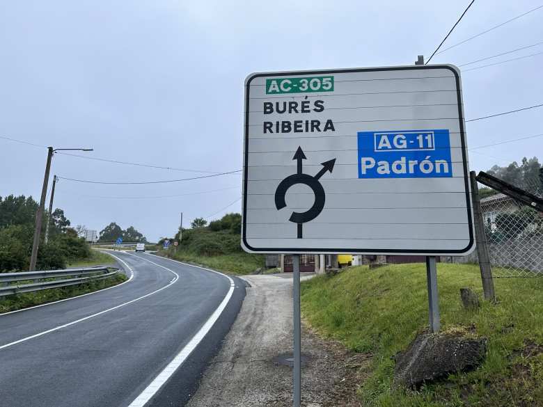 It was drizzling most of the morning, so the roads were a bit wet as I passed this sign to Ribeira and Padrón.