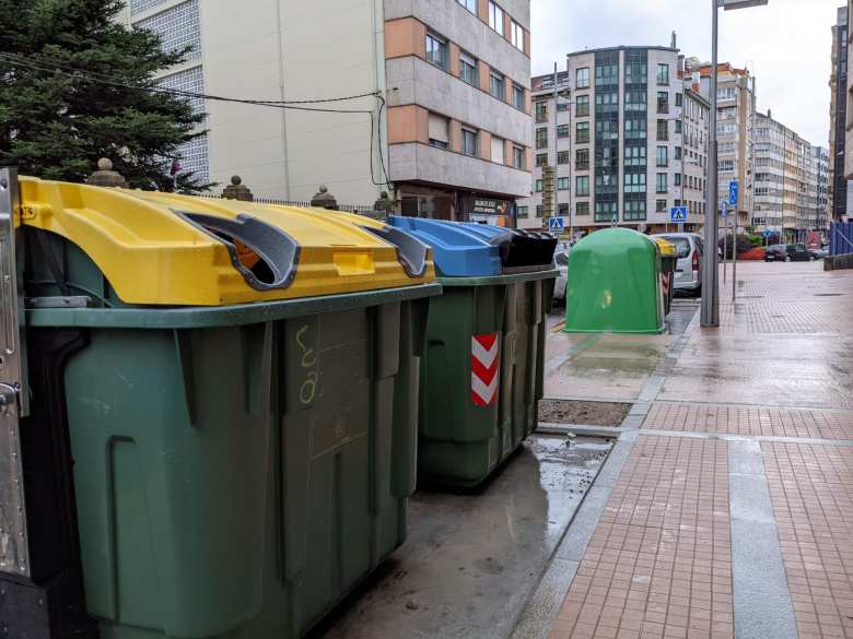 Recycling containers in Spain are coded by color. Yellow ones are for plastic and metal containers, blue ones are for paper and cardboard, and round green ones are for glass.