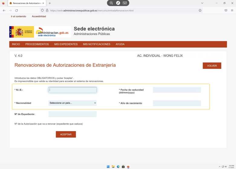 The web page to look up your número de expediente for a visa renewal for Spain.