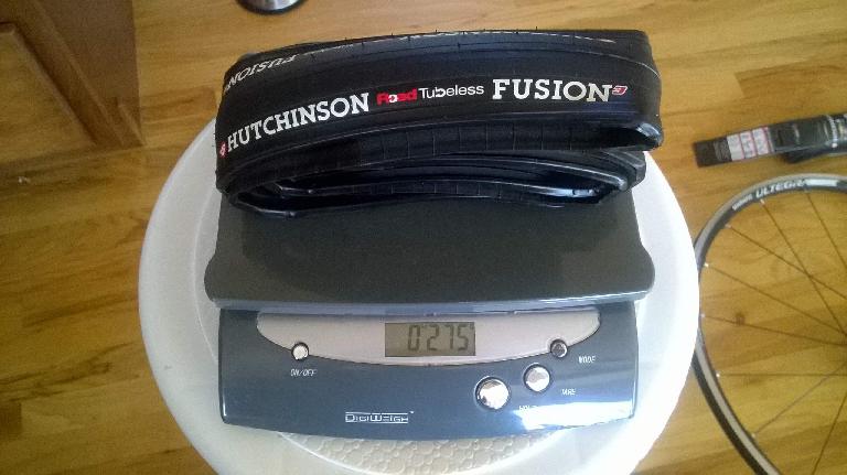 Hutchinson Fusion 3 tires are not that heavy: the ones I received measured 275 and 285 grams.