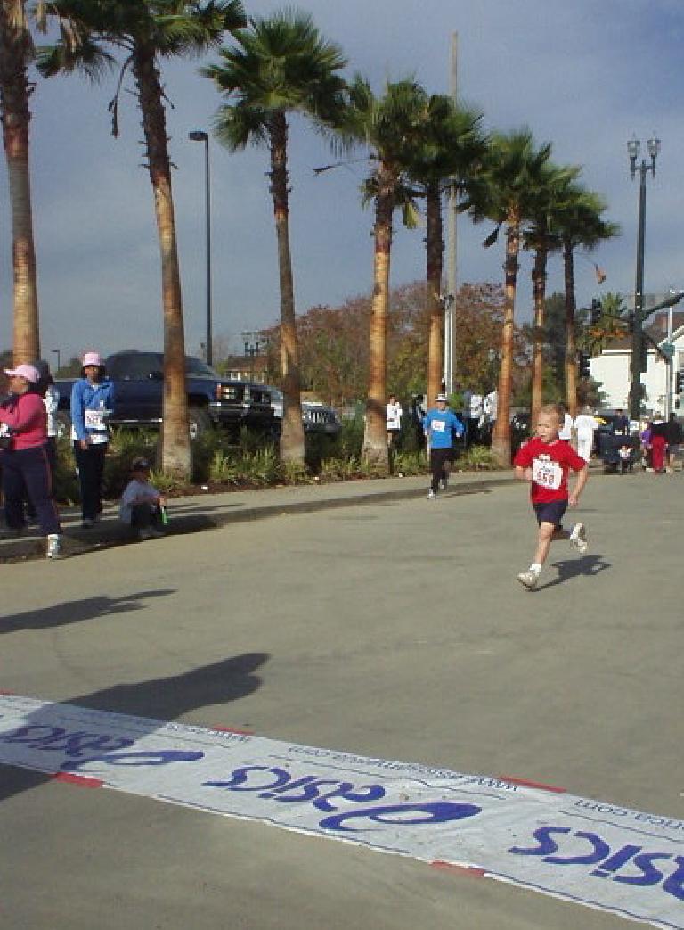 Here is one of the kids coming in youth race/walk.  A great time was had by all on this Thanksgiving!
