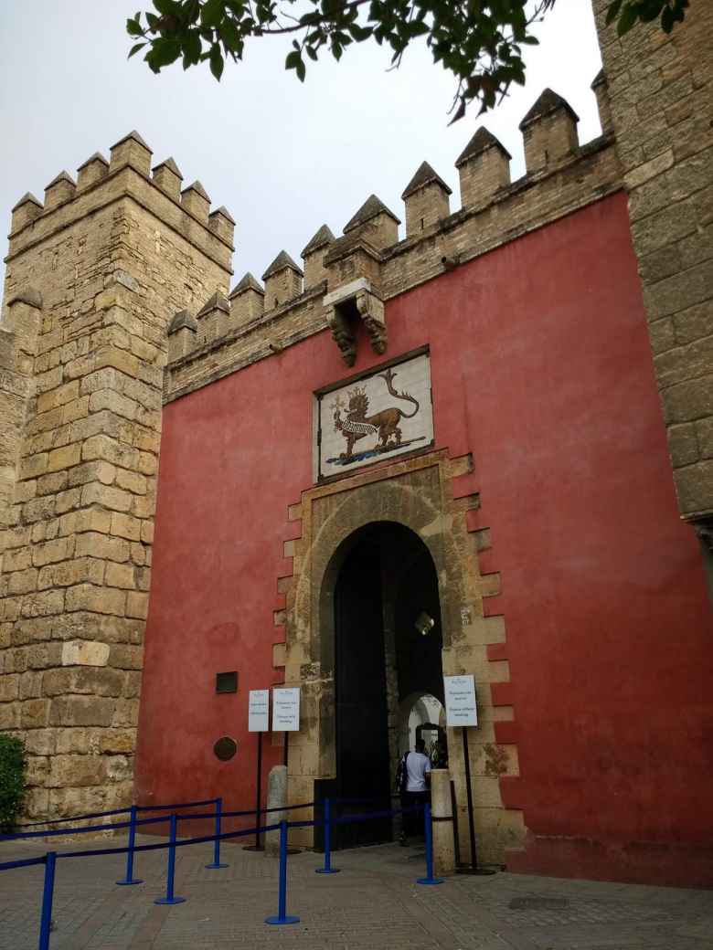 Visitor's entrace at the Alcázar de Sevilla.