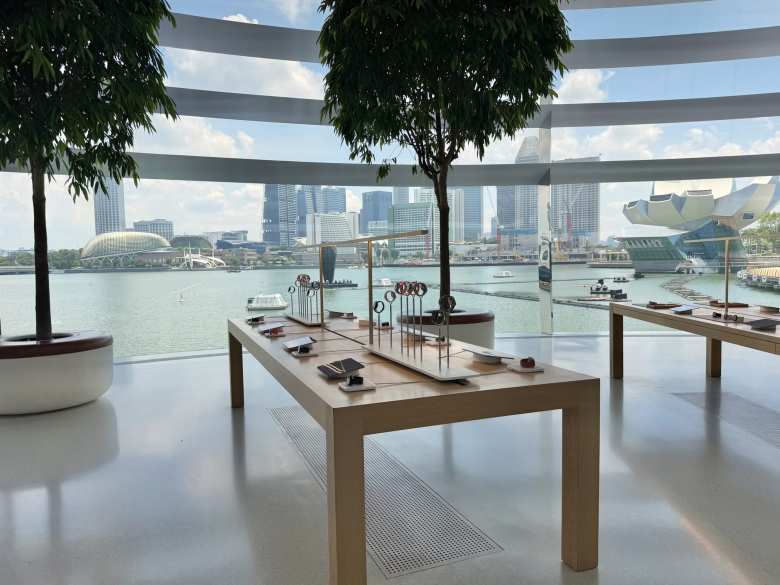 Apple Stores are almost always nice, but the one at Marina Bay Sands inside a globe-shaped building was especially so.