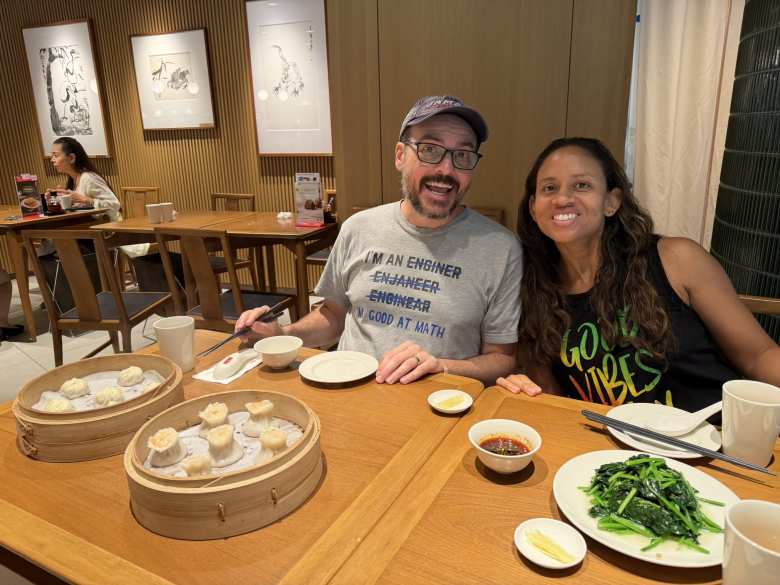 Having lunch with James and Leanne at one of the city's several Din Tai Fung restaurants: chicken xiao long bao, shrimp dumplings, signature chilli black vinegar sauce, and spinach with garlic. Pork buns, sweet & sour pork, and hot jasmine tea would come later.