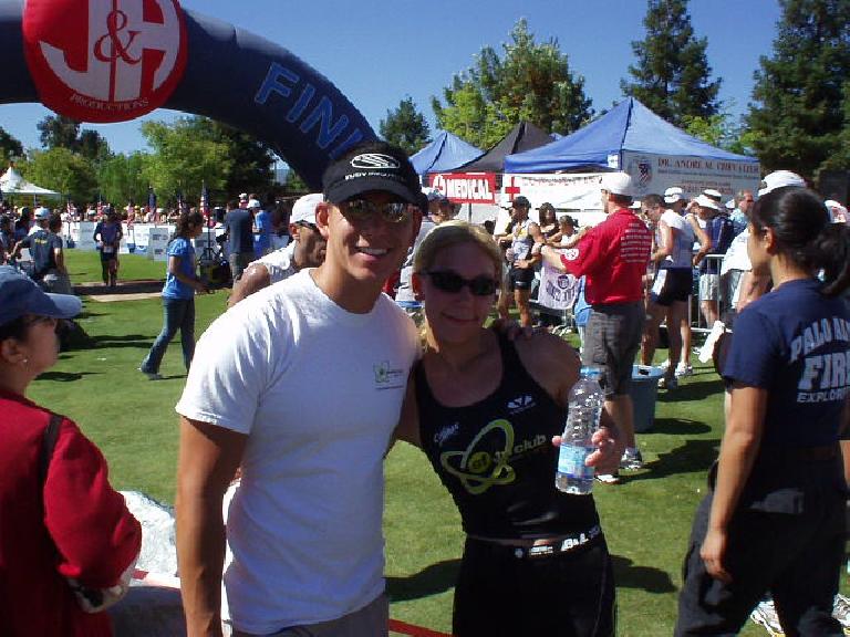 Lisa had a terrific race, in all 3 disciplines and esp. the run (7:22 pace).  Here she is with Terry...