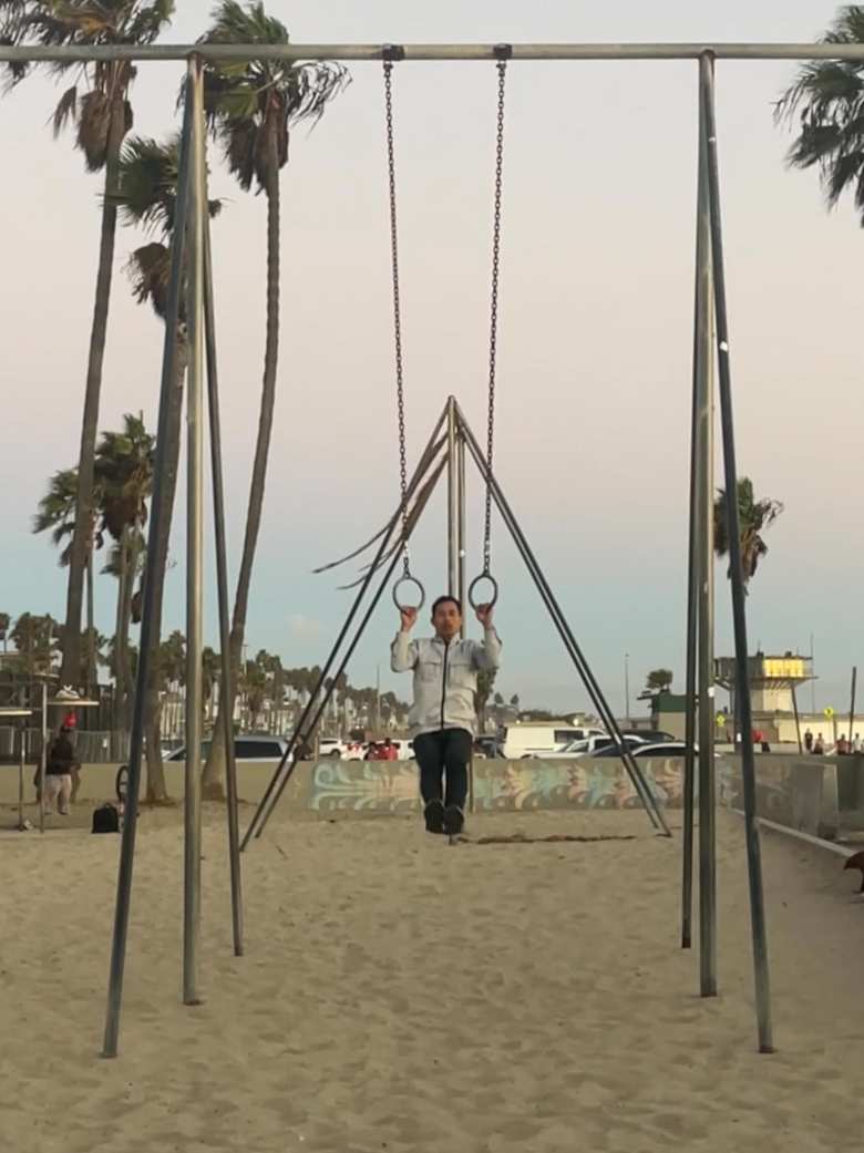 Felix doing pull-ups on Venice Beach.