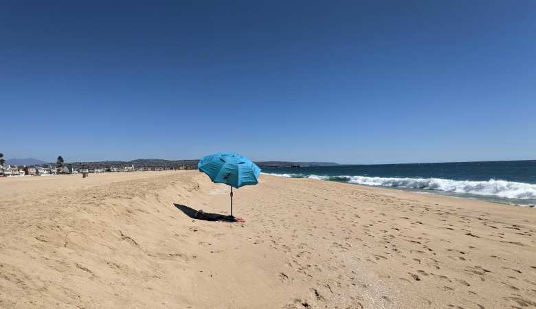 We borrowed a turquoise umbrella from the Newport Channel Inn and brought it to Balboa Beach.