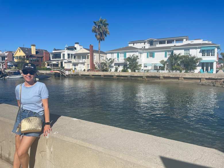 Andrea in front of some waterfront homes on Balboa Island.