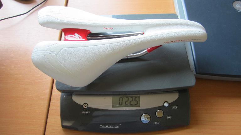 The titanium-railed Specialized Romin Evo Expert Gel saddle weighs only 225 grams.