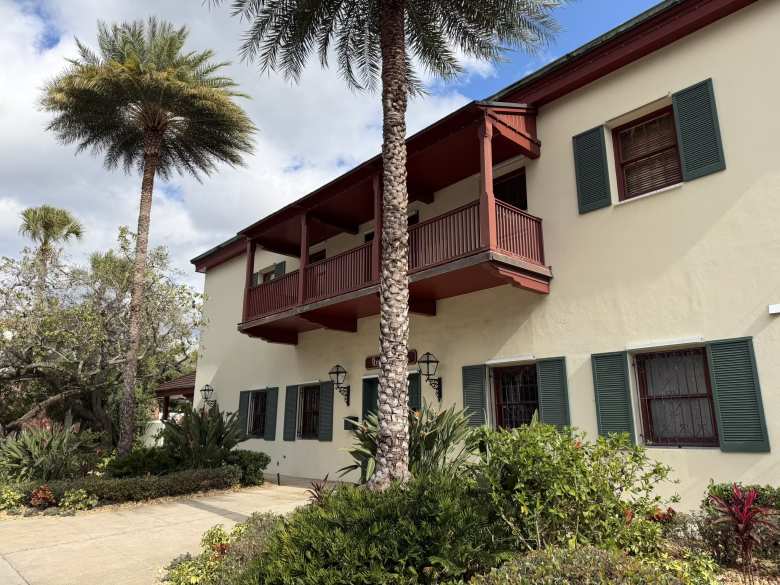 A historical Spanish home that used coquina (a type of limestone) as a building material.
