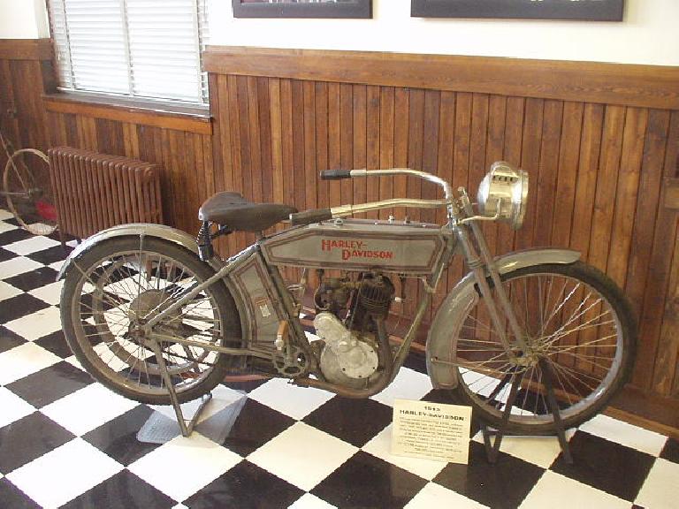This is a 1913 Harley Davidson.  You can clearly see its bicycle roots.