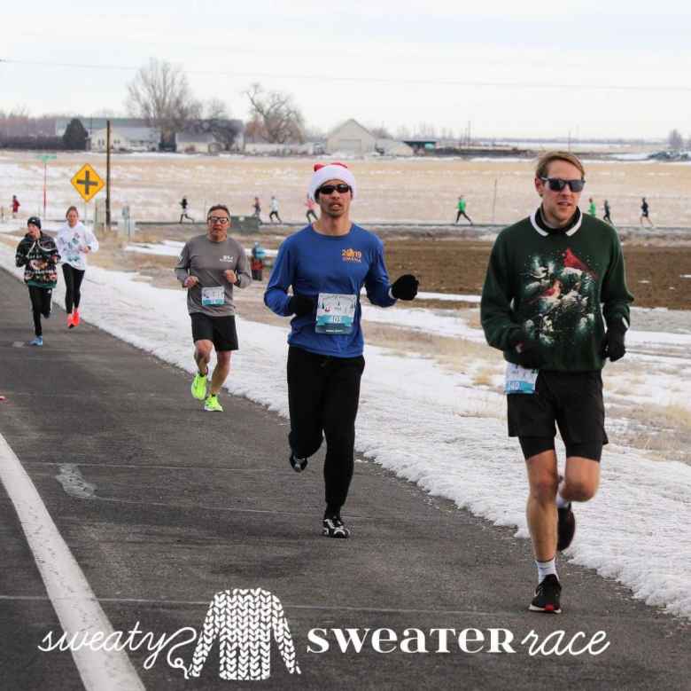 Felix Wong (in blue shirt) running southbound on Giddings Rd. at roughly Mile 1.1 of the 2019 Sweaty Sweater 4 Mile race.