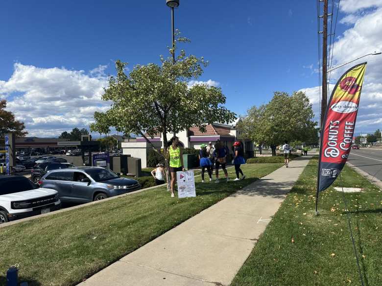 Runners and spectators outside Taco Bell #7.