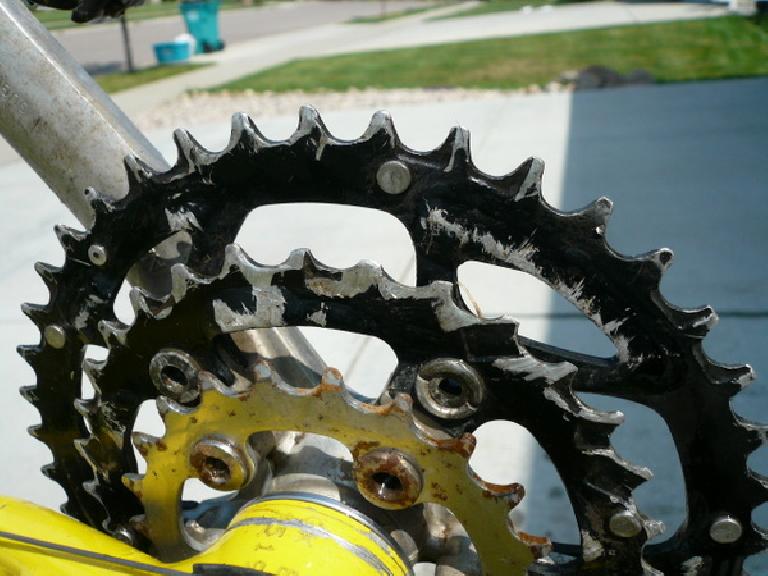 After the race I was shocked to see just how worn the middle chainring was, including broken teeth.