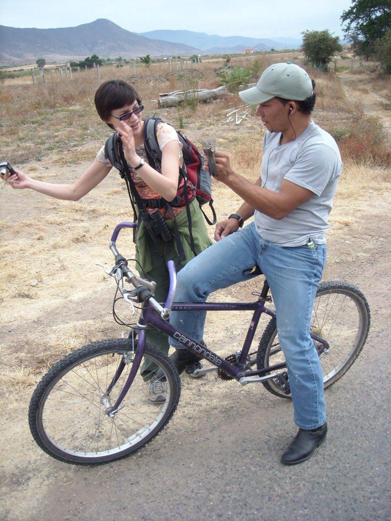 A local named Yoaquin who had moved from Cuba two weeks ago rolled up on a Cannondale M300. Here's Sarah talking with him.