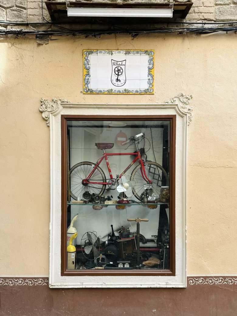 PePedales, a placed to "recycle your bicycle" in Toledo since 2014.