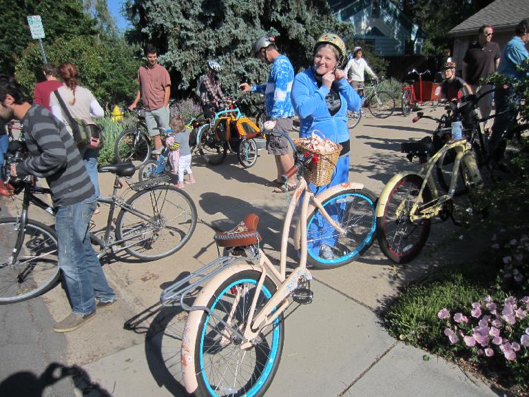 Charis' sweet-looking Electra cruiser.