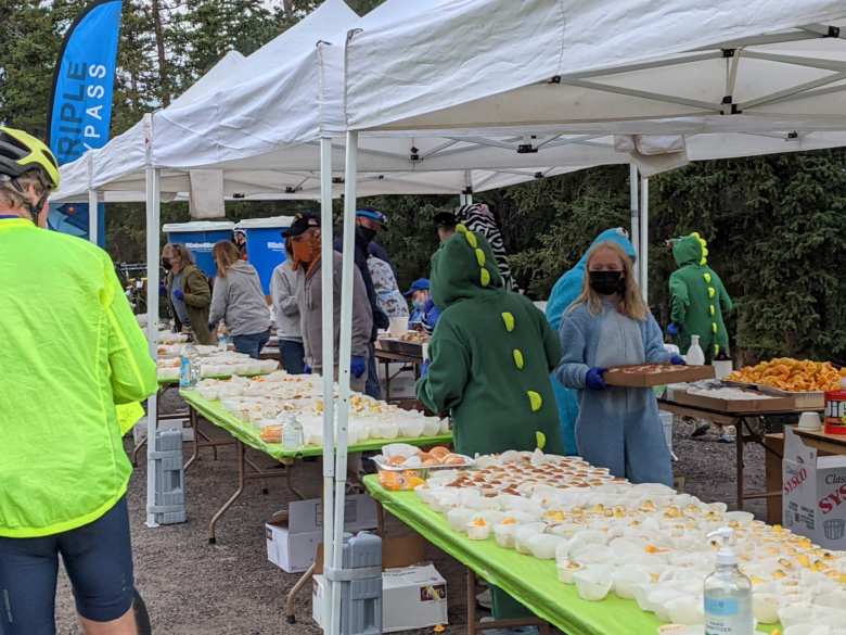 At the Juniper Pass aid station, volunteers were dressed up as lizards.