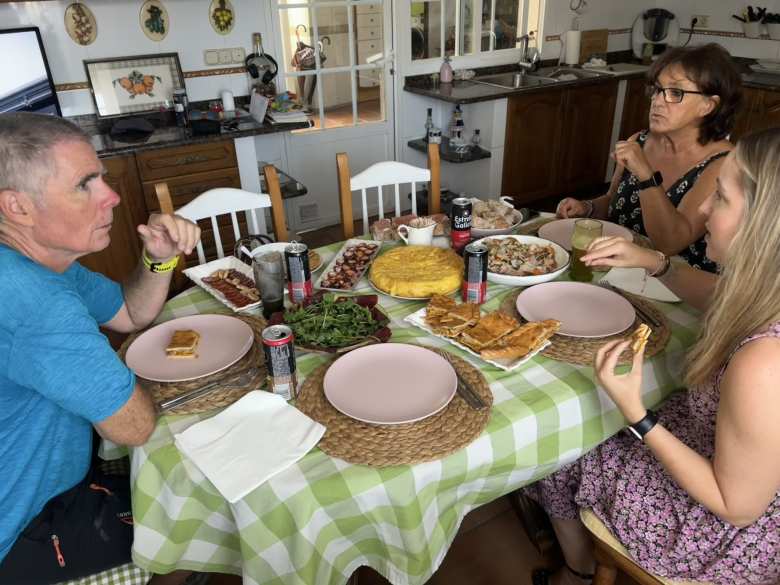 In Vilanova de Arousa, we stopped off to have lunch at Andrea's mother's house.