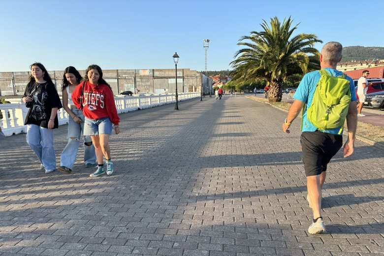 As we walked through Vilagarcía de Arousa, we passed by a Kansas City Chiefs fan.