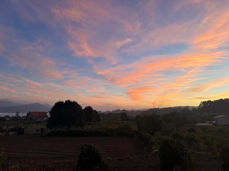 A sunrise northeast of Vilagarcía de Arousa, about 45 minutes after we started.