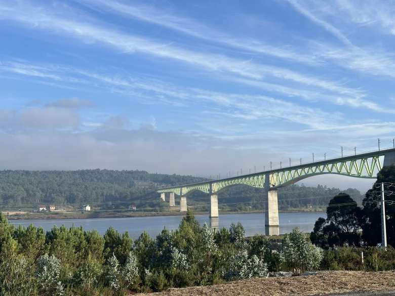 A green bridge connecting Catoria to the Barbanza comarca (administrative region).