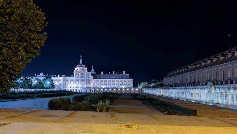 The Palacio Real de Aranjuez at night.