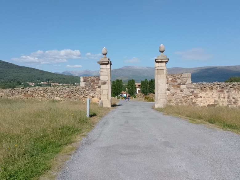 The outside walls of Hotel Puerta de Gredos.