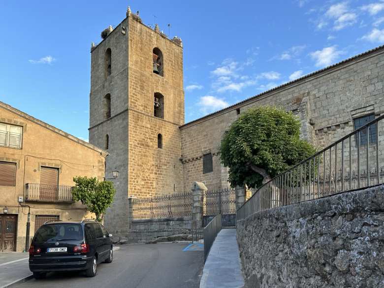 There were storks in many nests on top of the church in El Barco de Ávila, the village that was two kilometers from VaughanTown Puerta de Gredos.