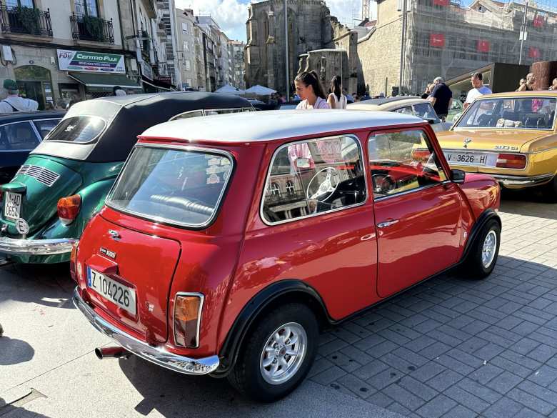 A red MINI 1000.