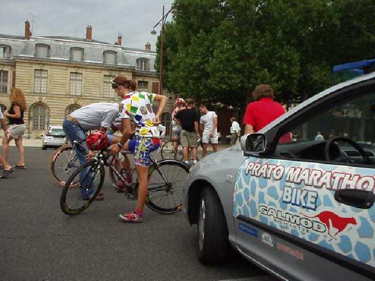 Outside of Le Chateau de Versailles was the women's Monoprix bicycle race.  Here is a cyclist on the MG Rover team.
