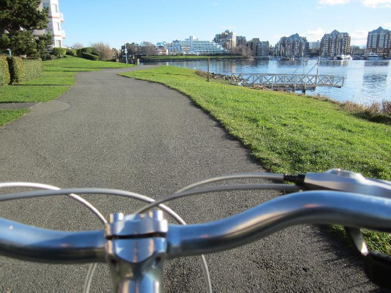 Cruising by the harbor the Norco multi-speed hybrid bike I rented.  The weather turned nice by then.