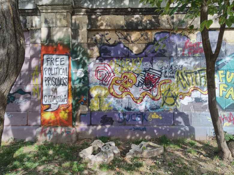 Graffiti espousing Catalonian politics.