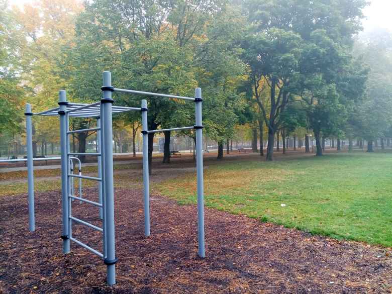 During my runs through Prater park, I stopped off here to do pull-ups, push-ups, and dips.
