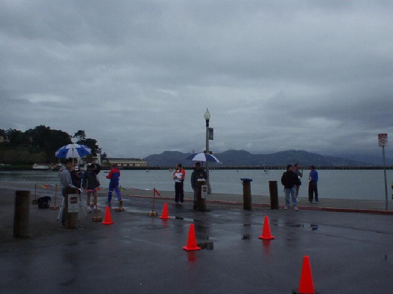 The rain paused just long enough to give near-ideal running conditions.  Here are some spectators, with the Golden Gate Bridge in the background.